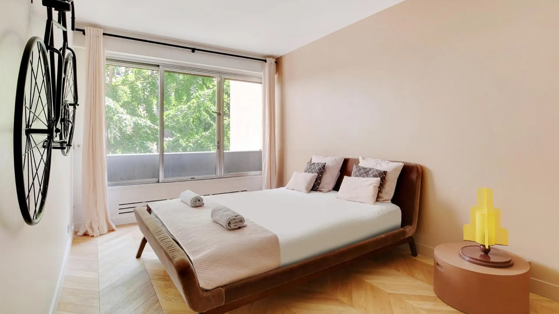 Magnifique Appartement 140 M2 Avec Terrasse - Bail Mobilite Paris 0*,  France